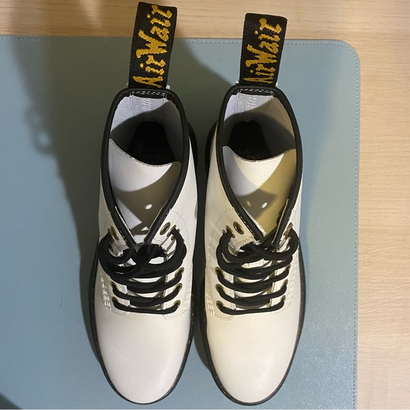 Dr. Martens Zavala white leather 8 eyelet lace up combat boots - Picture 3 of 4